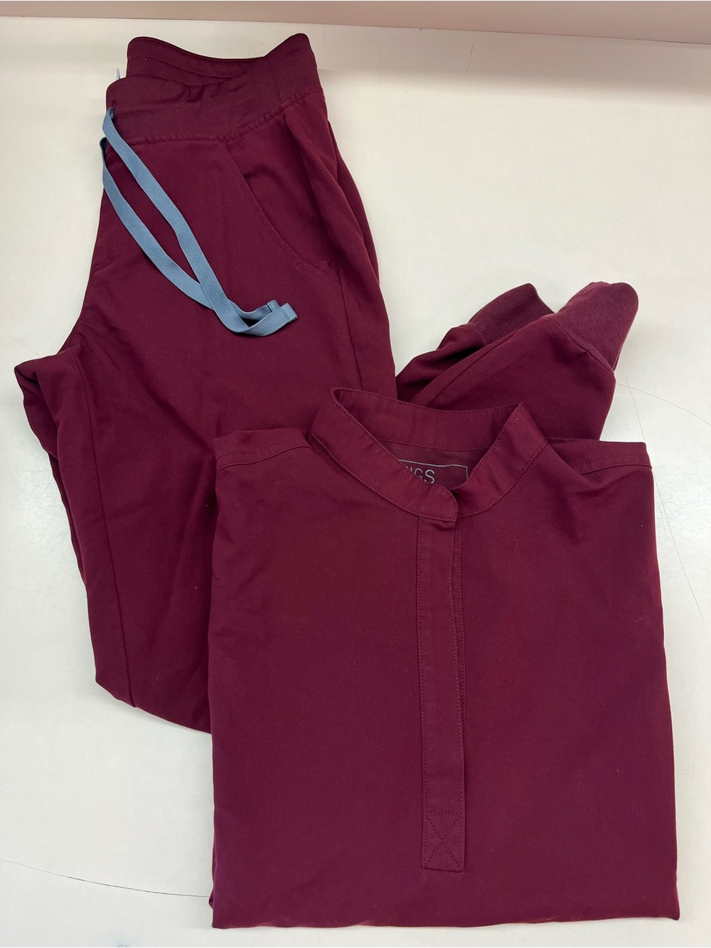 FIGS Scrub Set Burgundy XS